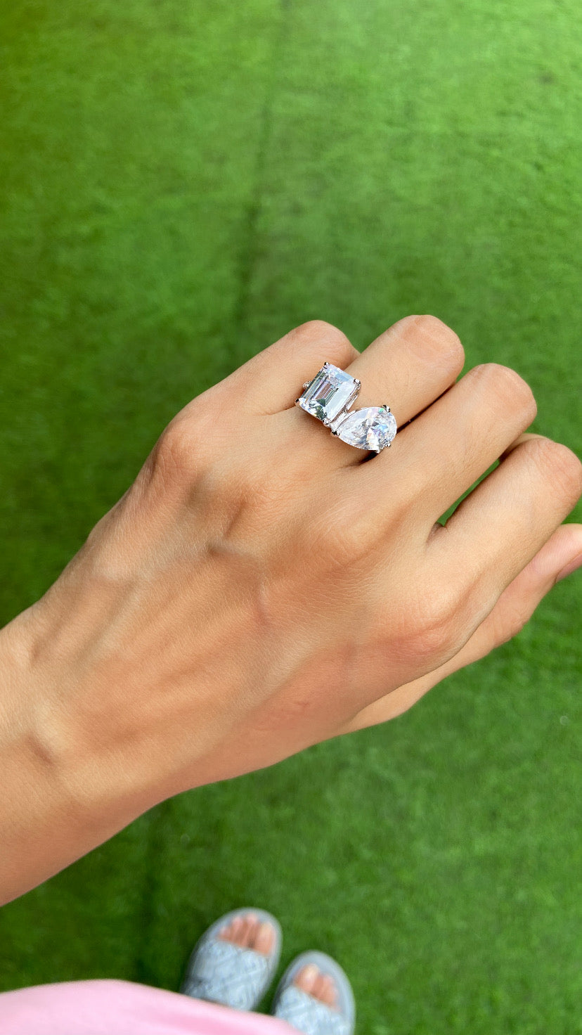 PEAR EMERALD CLASSIC RING