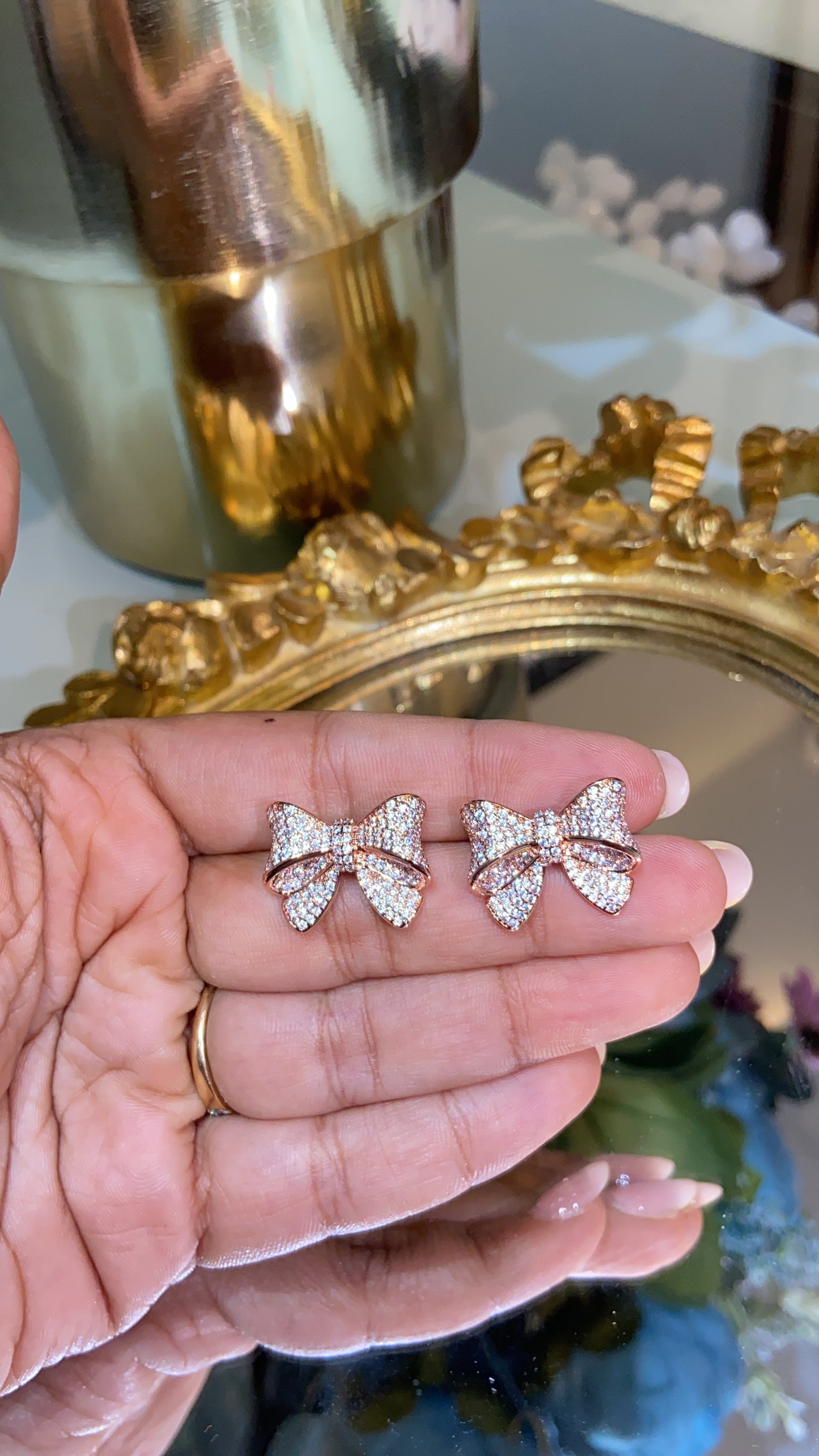 BOW EARRINGS π