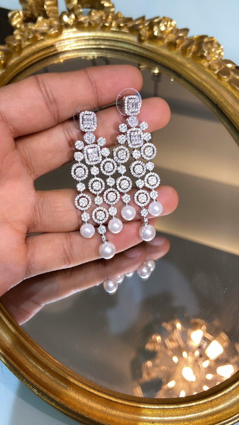 PEARL COCKTAIL EARRING