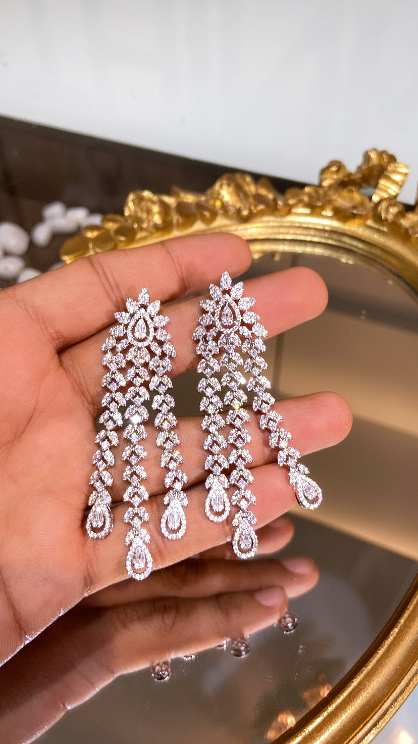 MANALI COCKTAIL EARRING