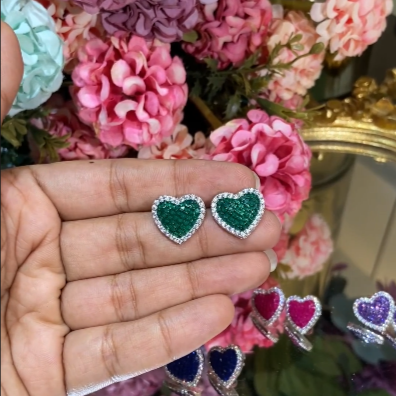 Invisible setting love earrings