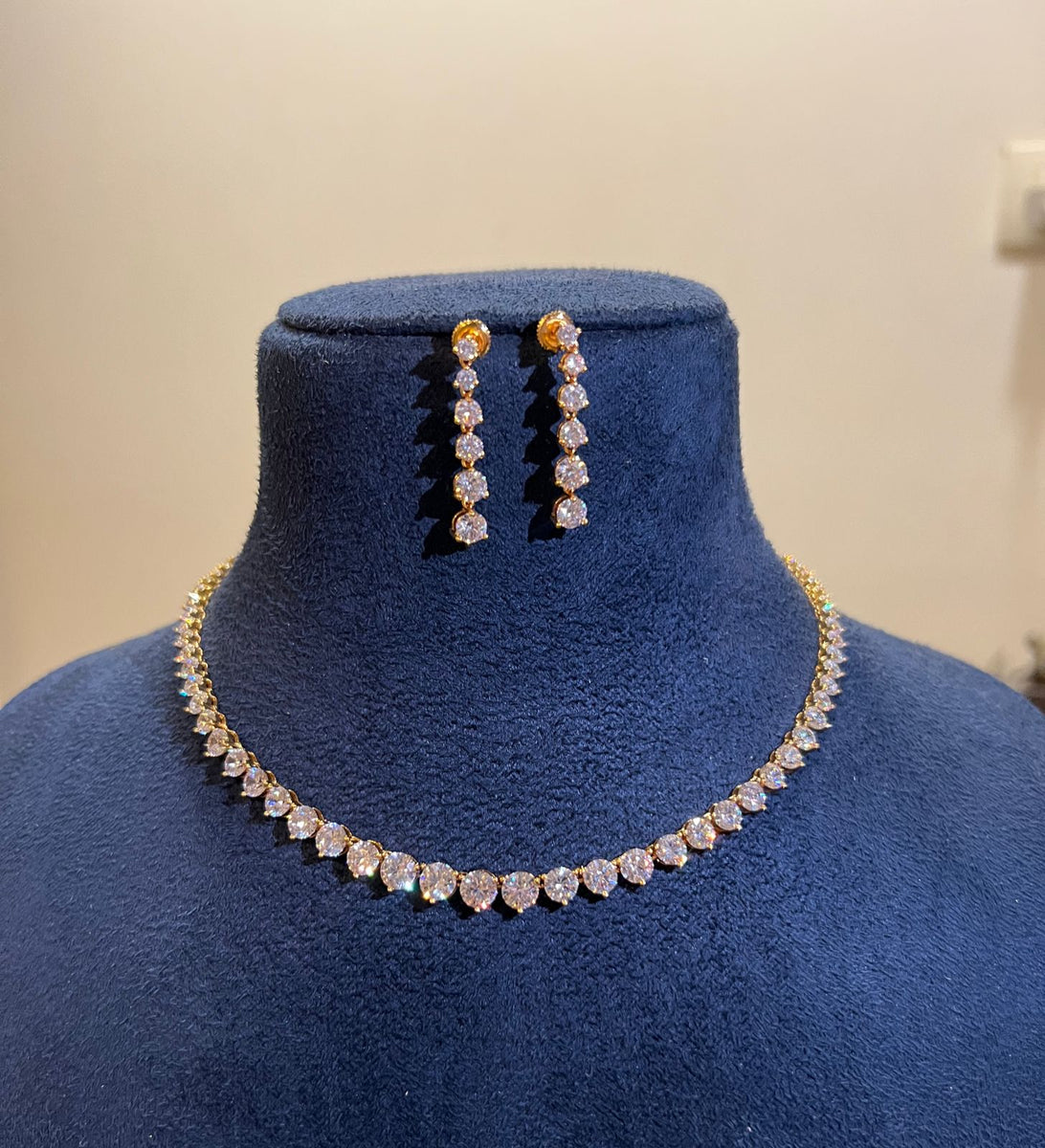 BEST SELLER Single line necklace set - Main Image