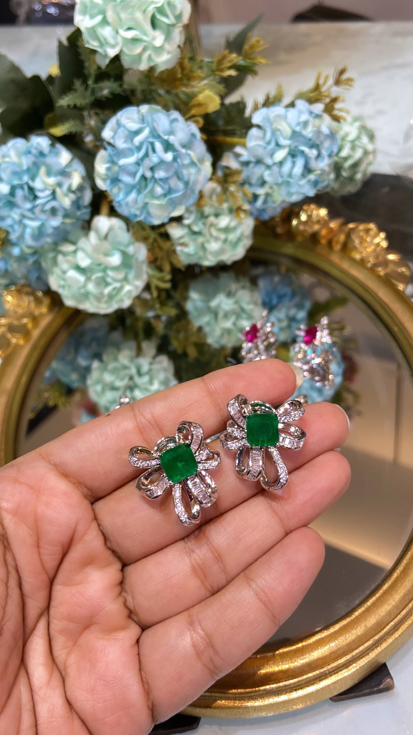 RIBBON STUDS
