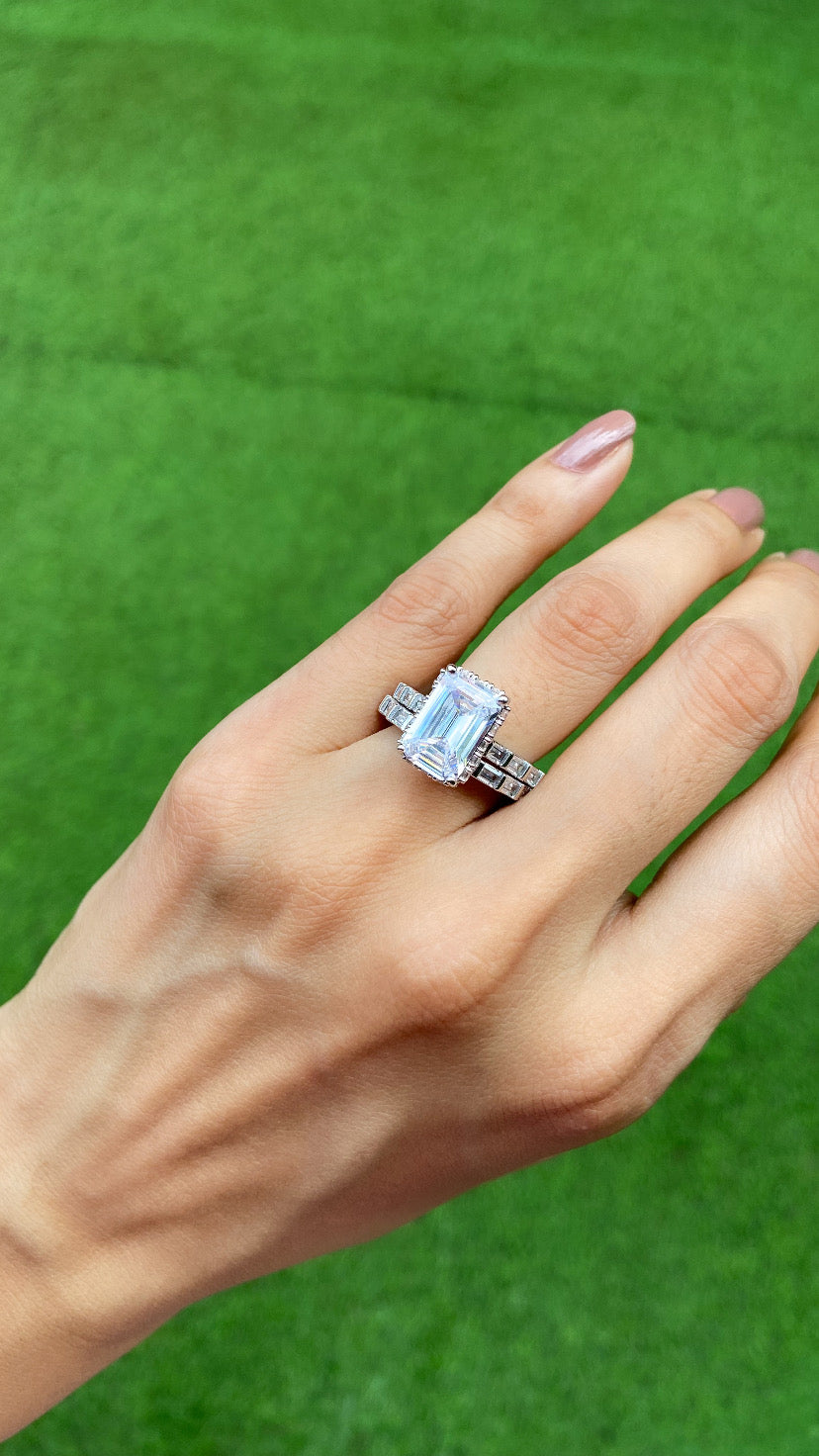 Emerald cut ring with support band