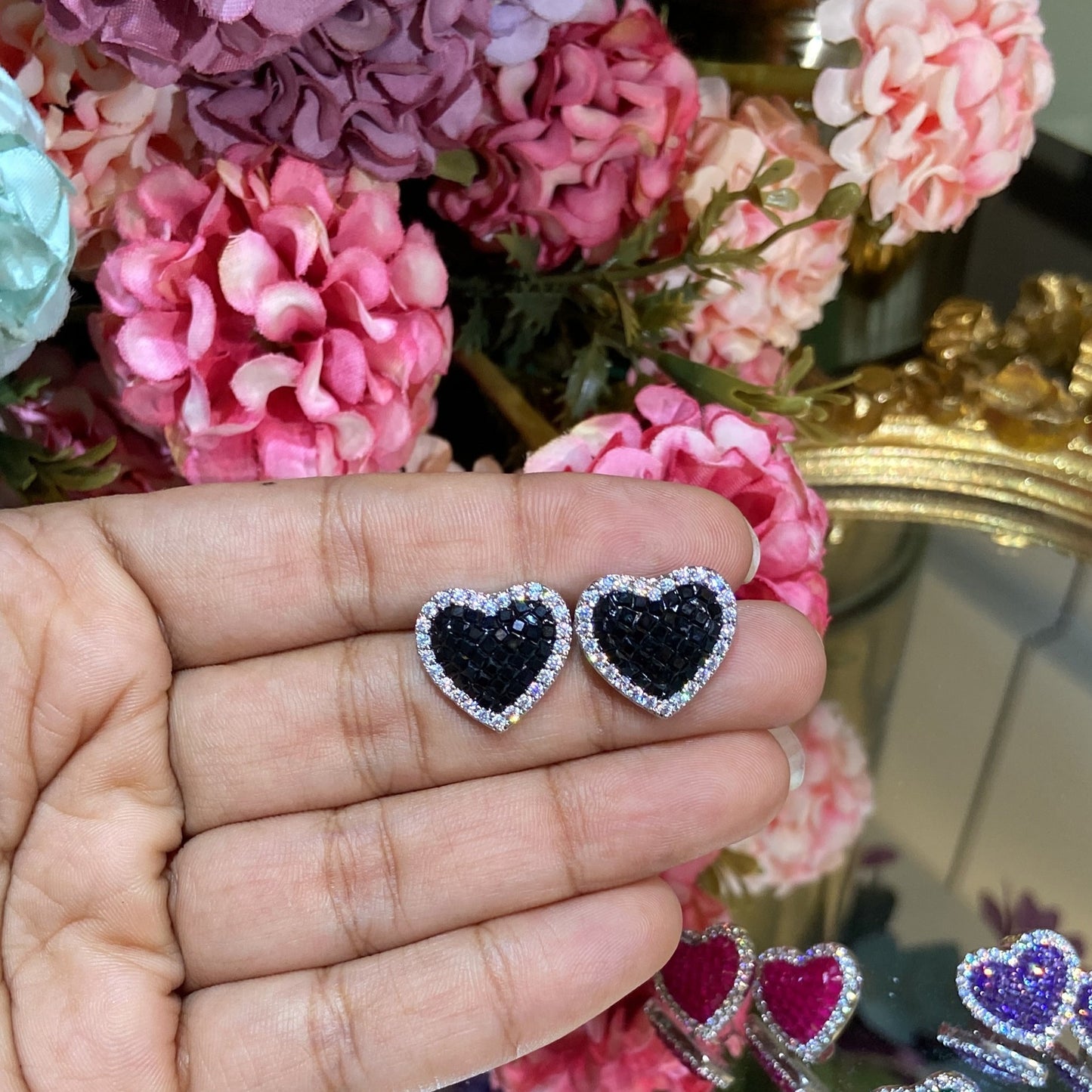 Invisible setting love earrings