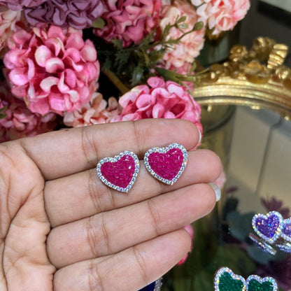 Invisible setting love earrings