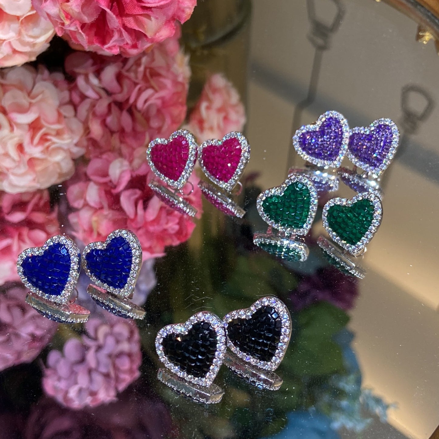 Invisible setting love earrings