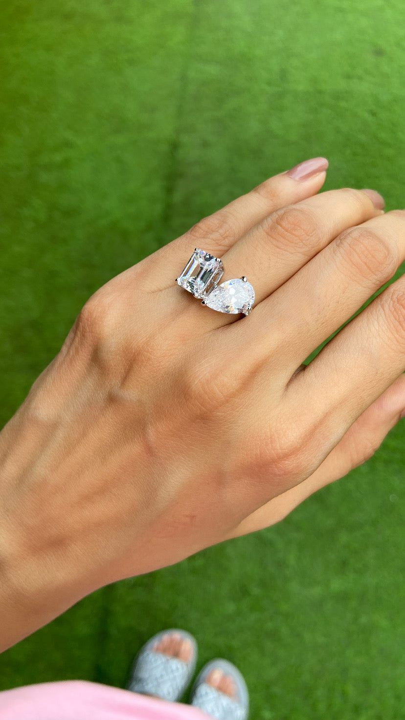 PEAR EMERALD CLASSIC RING