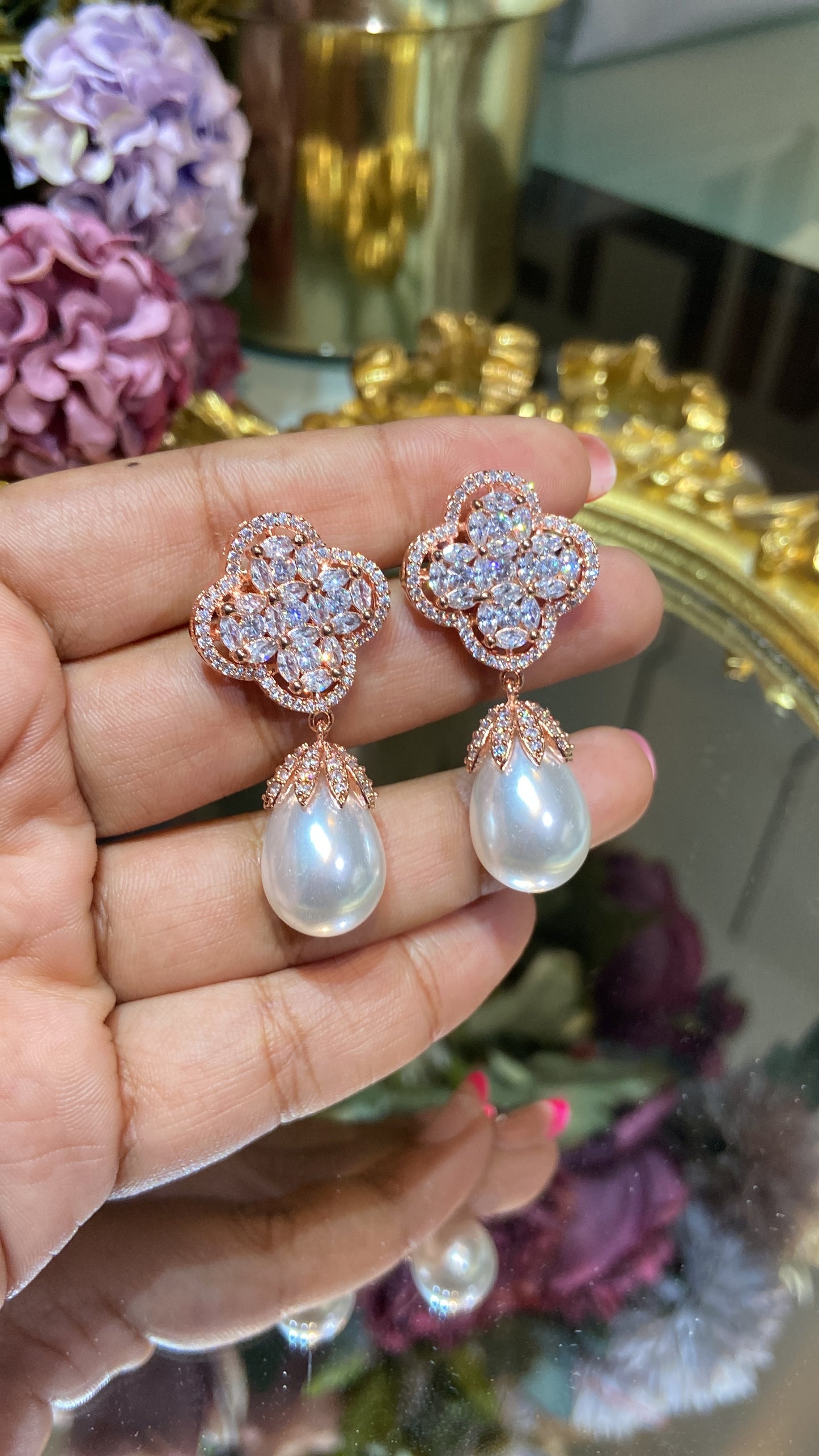Cluster pearl drop earring 🎀