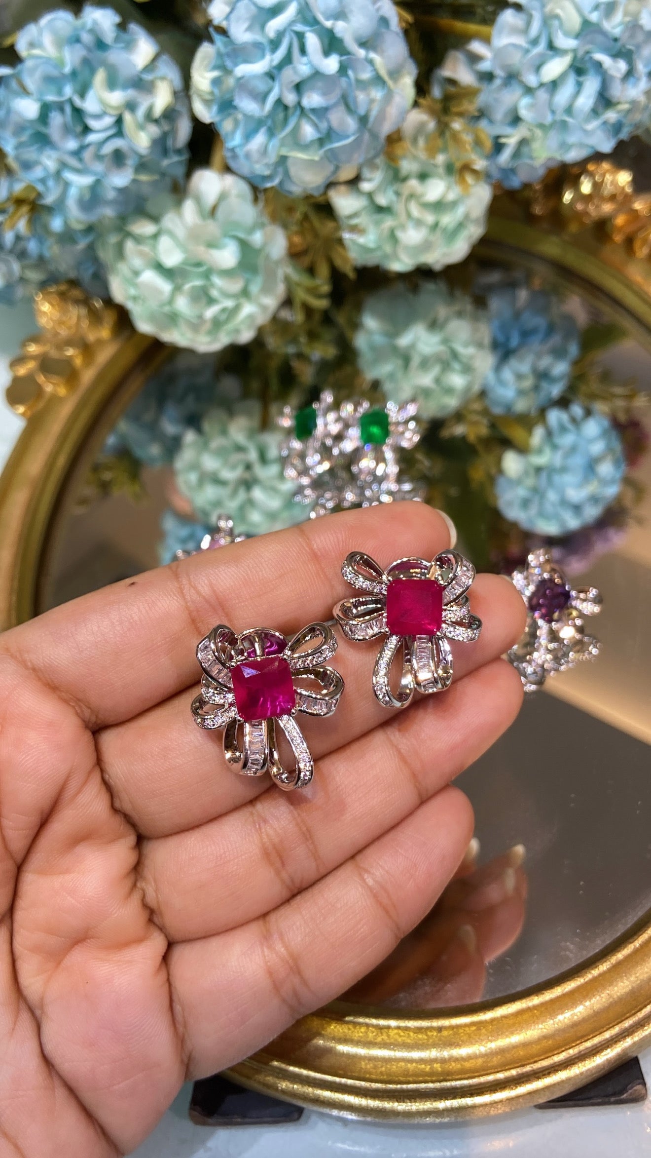 RIBBON STUDS