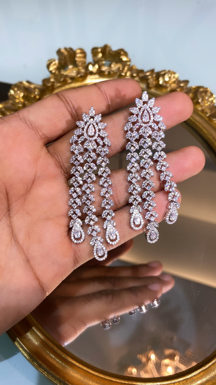 MANALI COCKTAIL EARRING