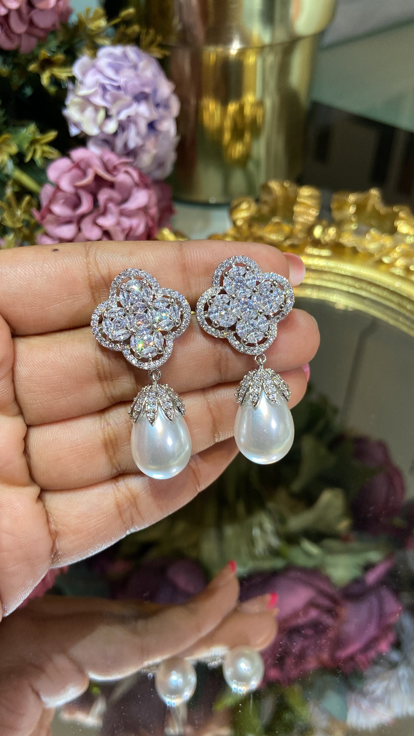 Cluster pearl drop earring 🎀