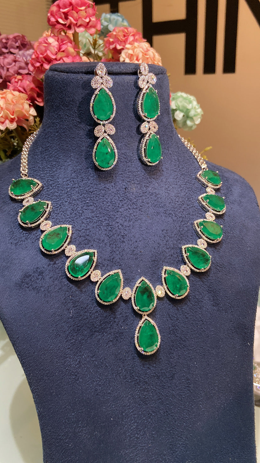 DROP DROP EMERALD DOUBLET DIAMOND SET
