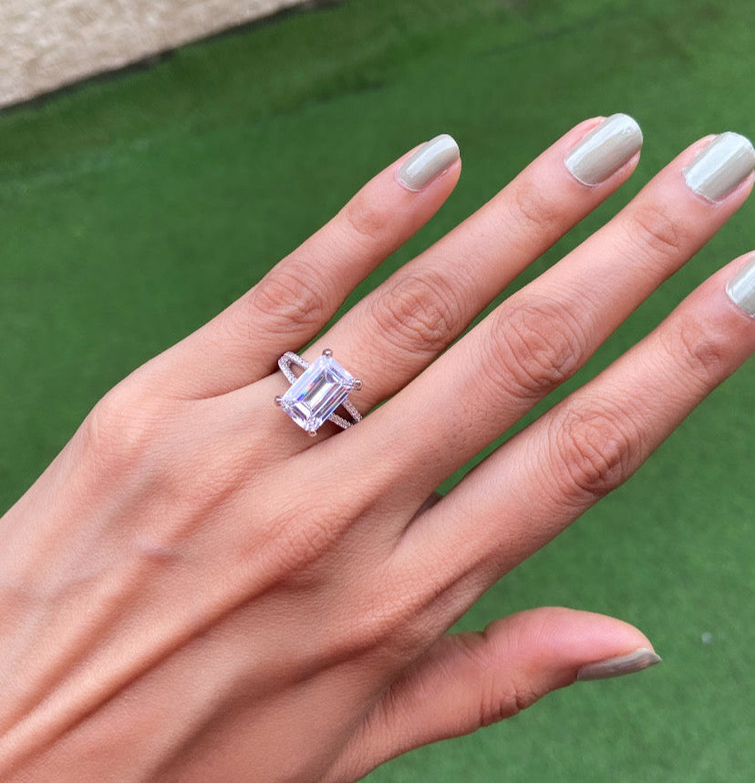 4 ct Emerald cut  soliatire ring