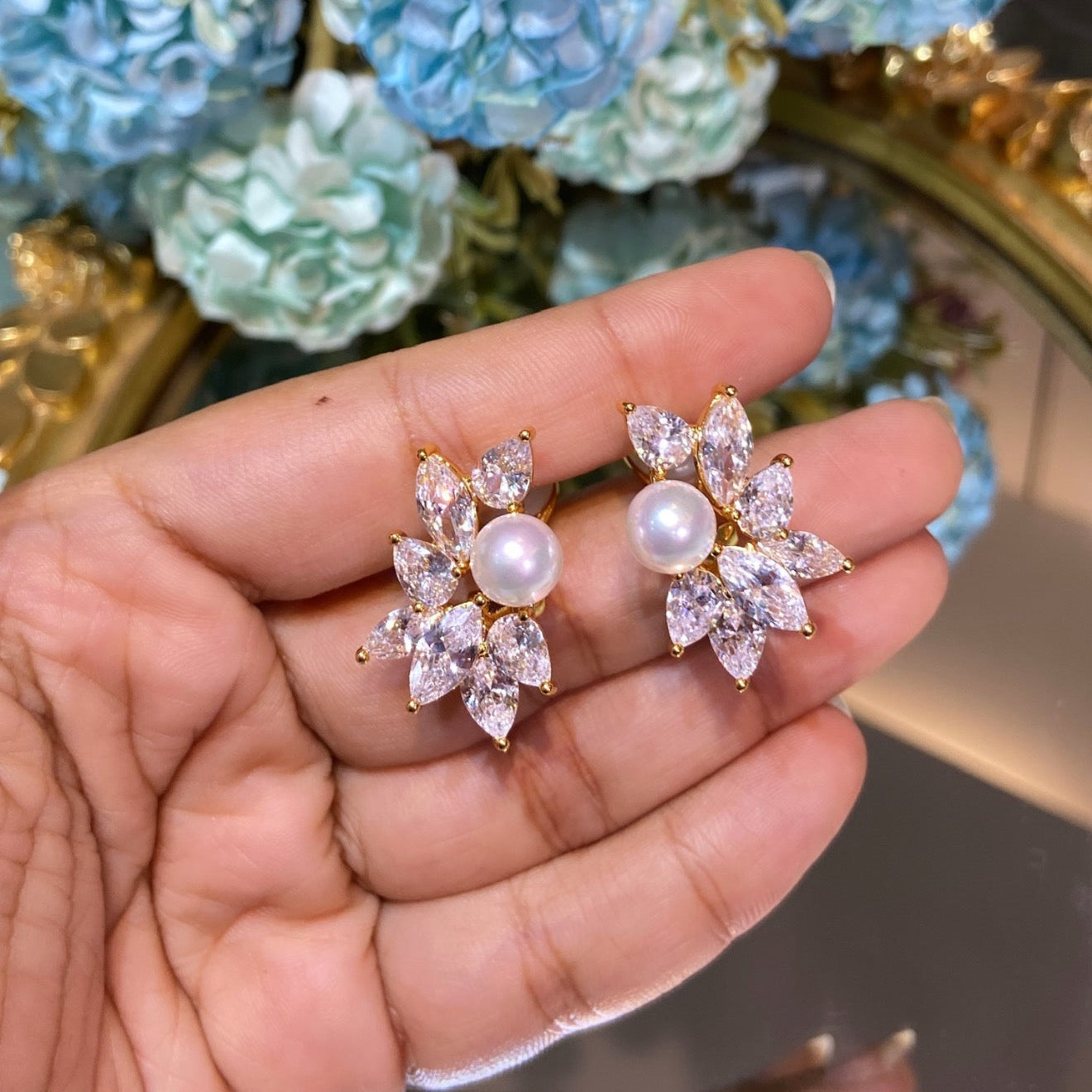 PEARL BLOSSOM STUDS