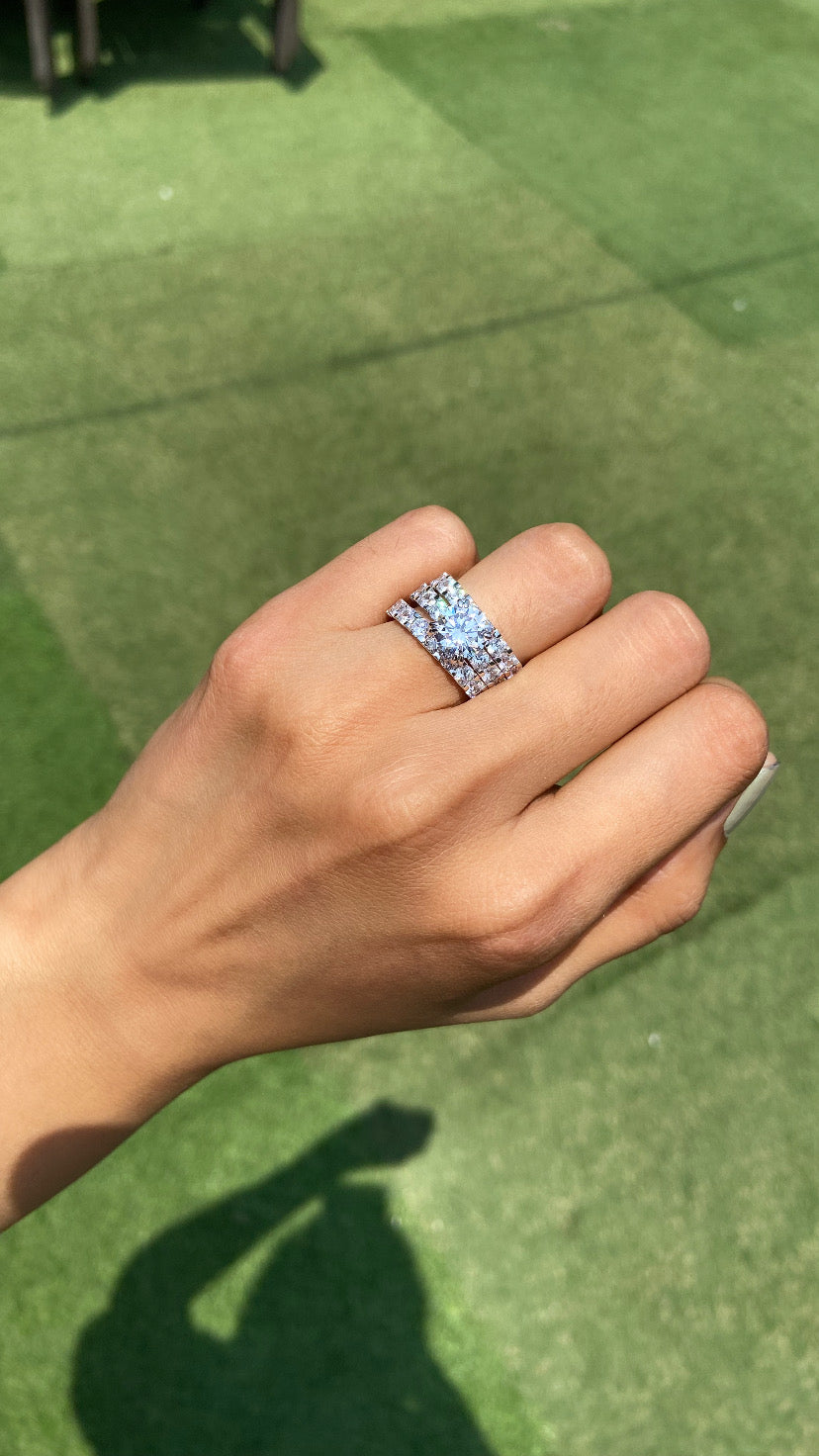 Solitaire (2ct) ring - with Stackable / support bands ❄️