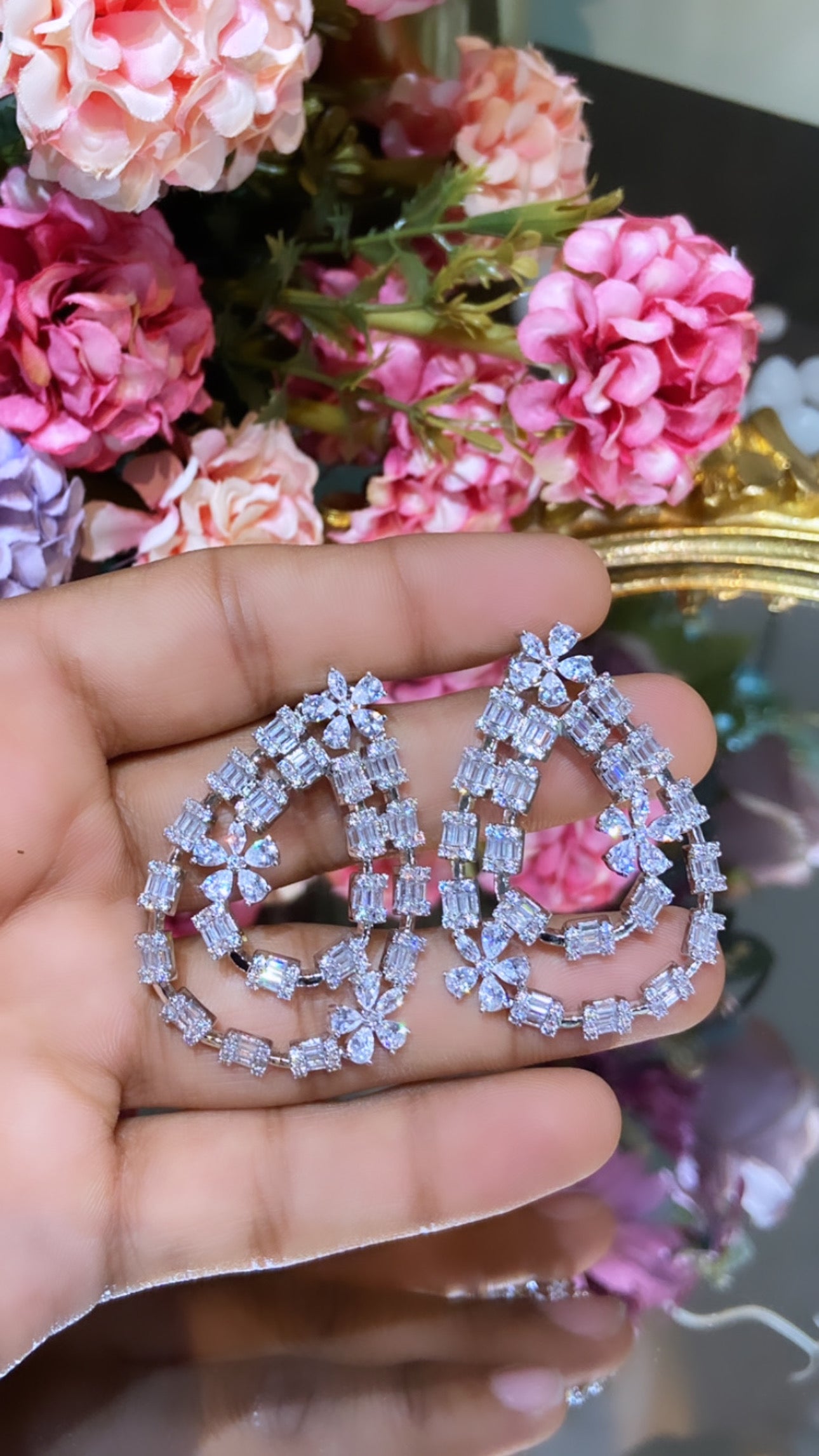Floral cluster cocktail earrings 💙