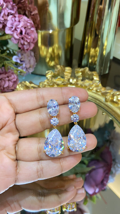 Statement Tear drop earring 🎀
