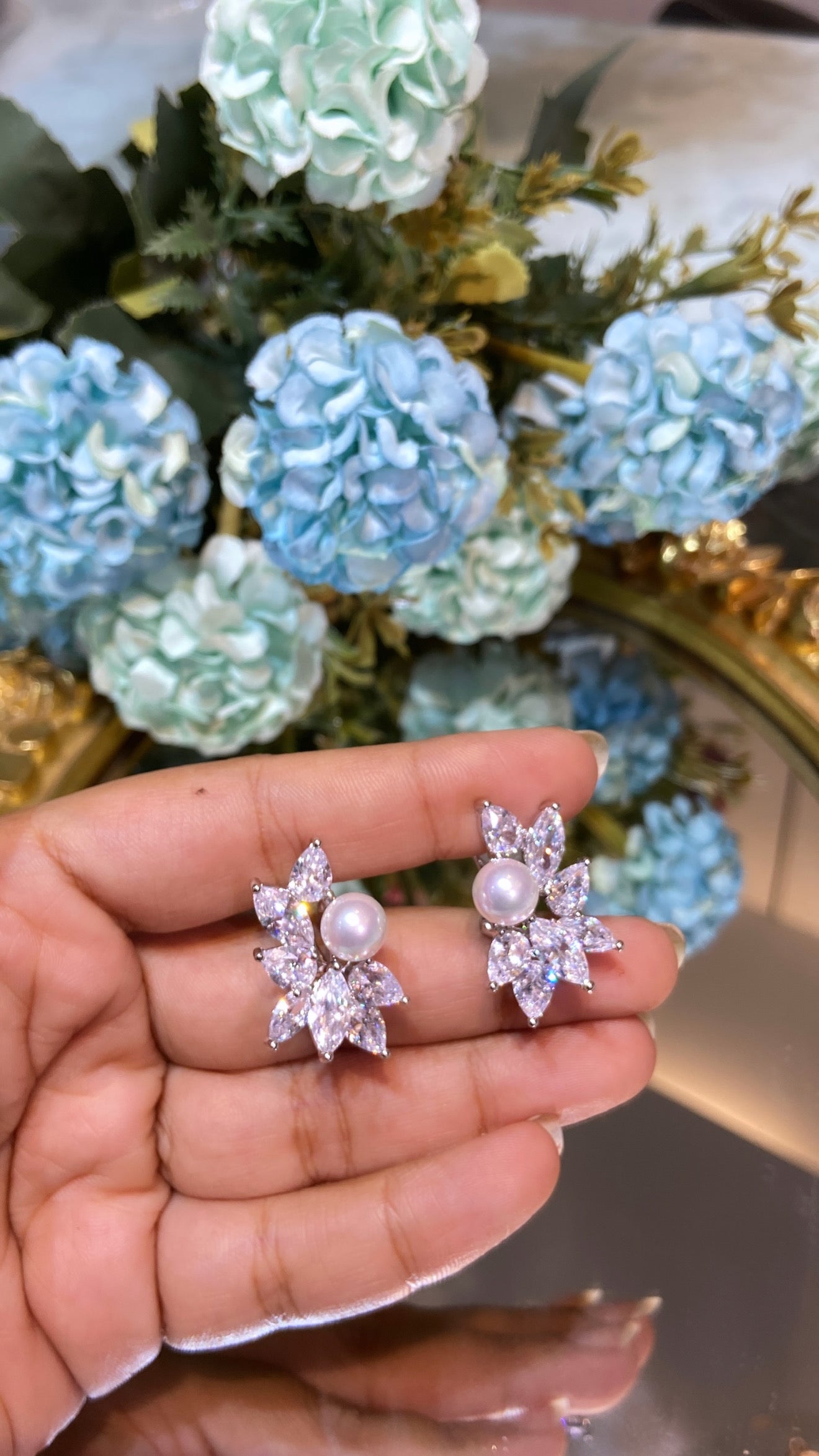 PEARL BLOSSOM STUDS