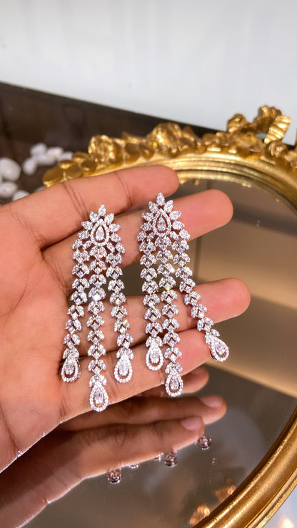 MANALI COCKTAIL EARRING