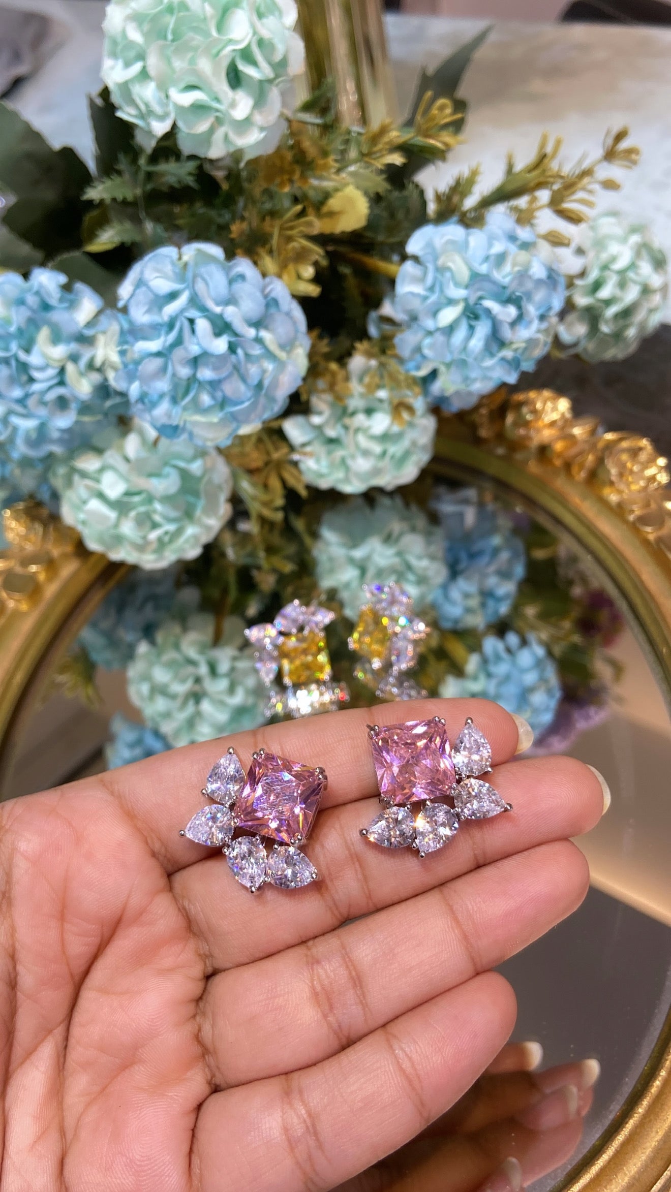 ROYAL COLOUR STUDS