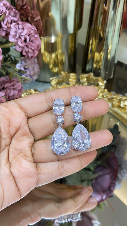 Statement Tear drop earring 🎀