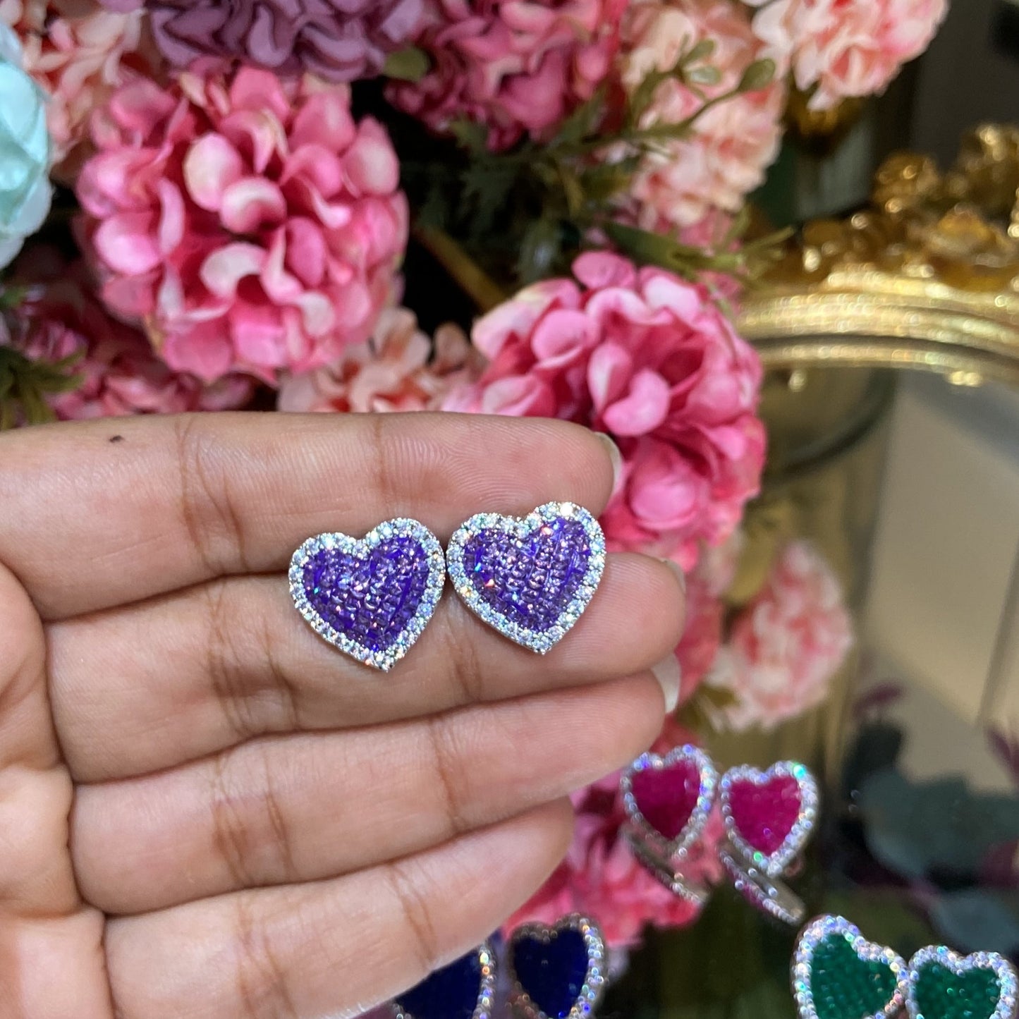Invisible setting love earrings