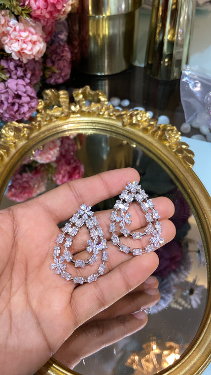 Floral cluster cocktail earrings 💙