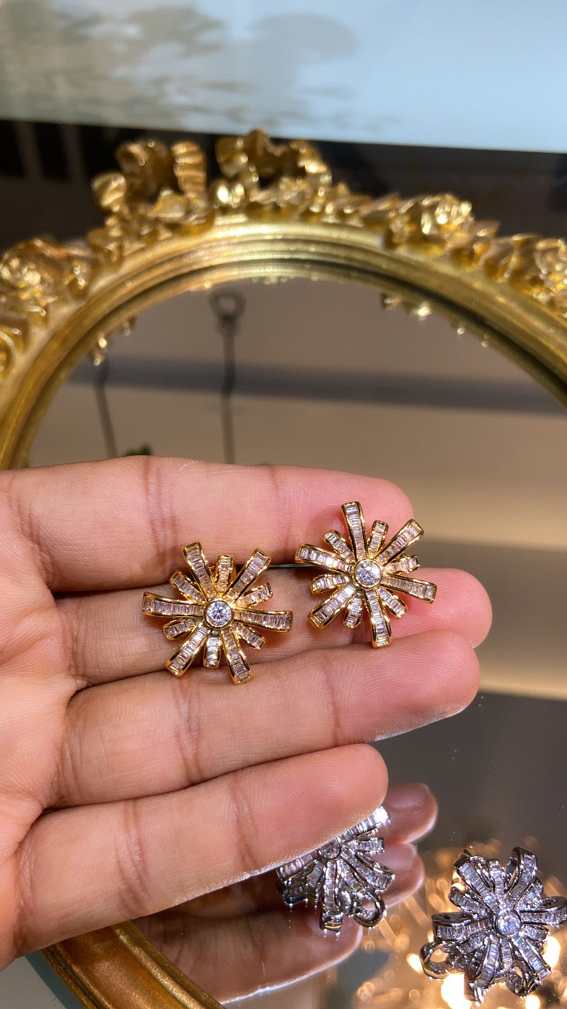 BAGUETTE FLOWER EARRING