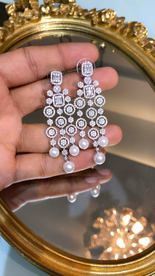 PEARL COCKTAIL EARRING