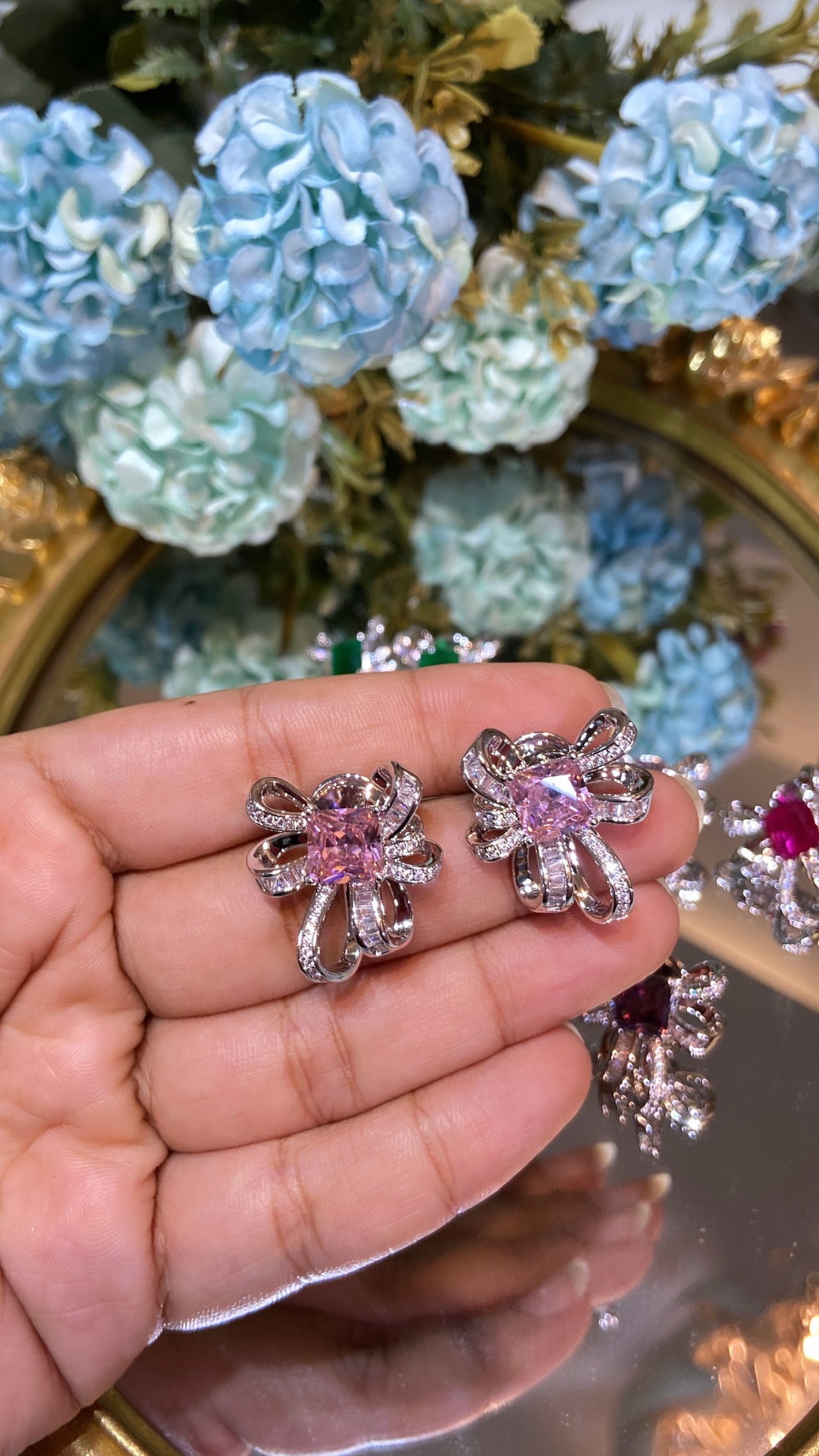 RIBBON STUDS