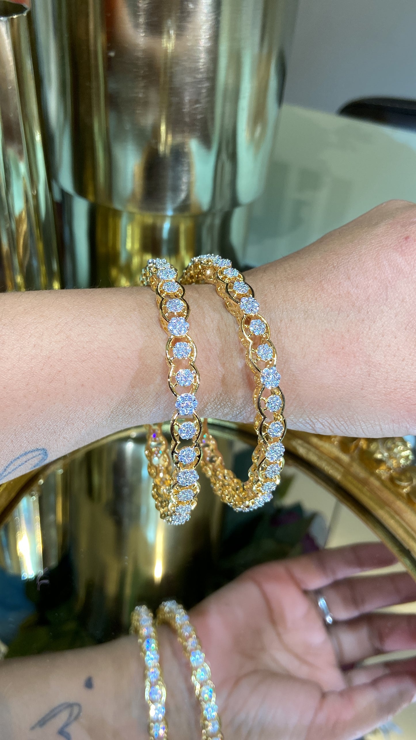 CLASSIC CLUSTER DIAMOND BANGLE (WITHOUT LOCK) 🪄