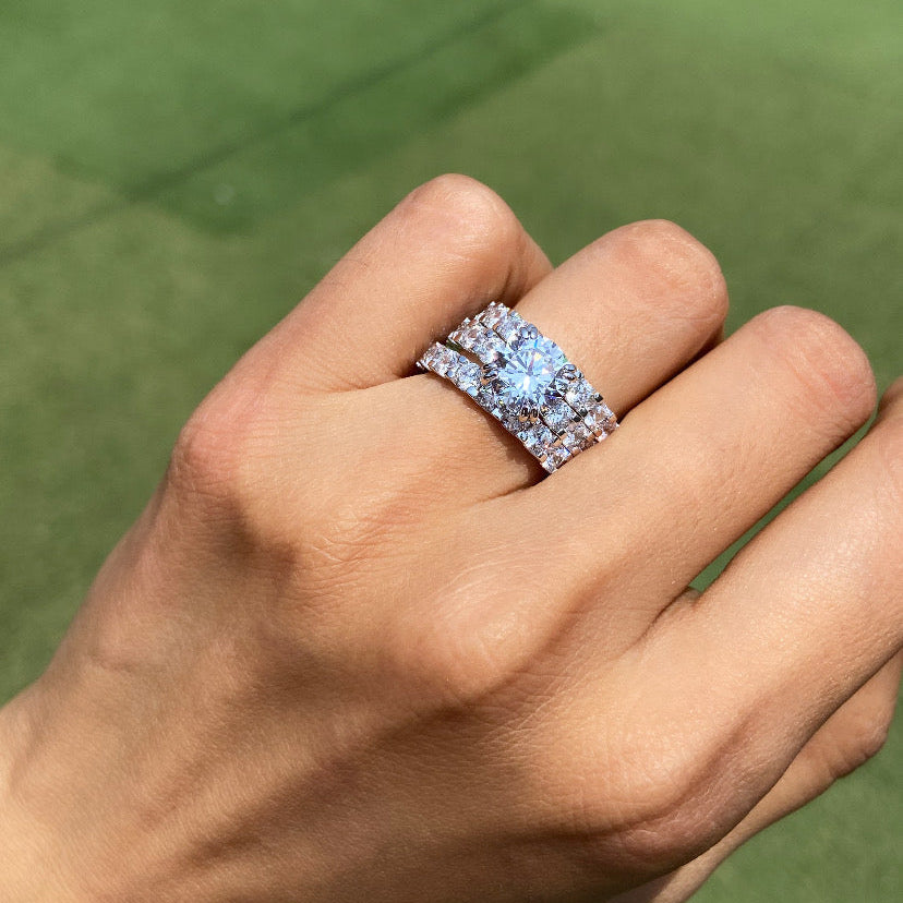 Solitaire (2ct) ring - with Stackable / support bands ❄️