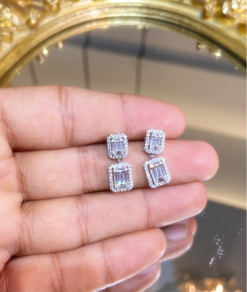CLUSTER DROP EARRING