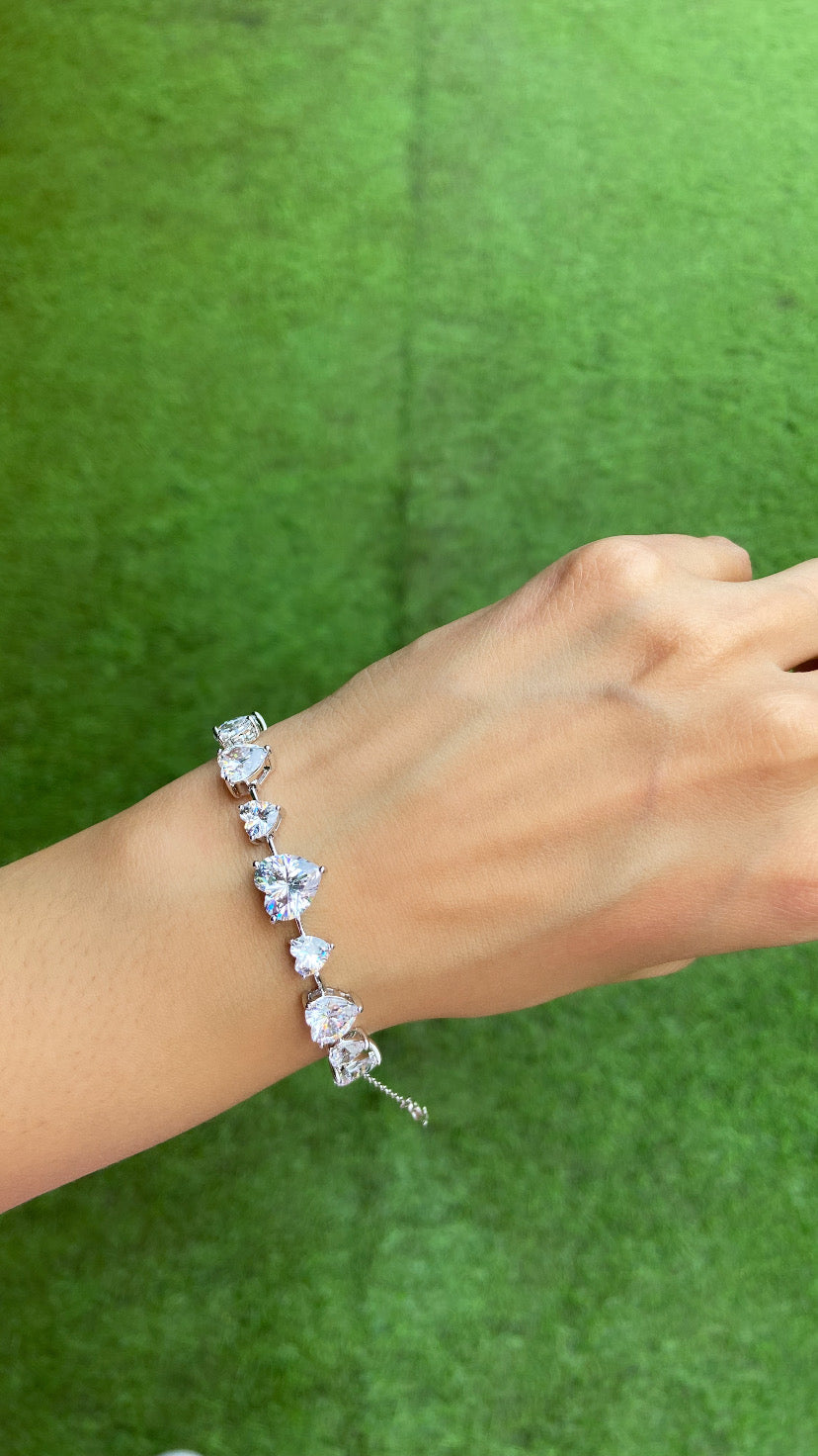 Heart string bracelet