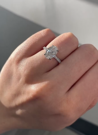 Oval soliatire ring ❄️