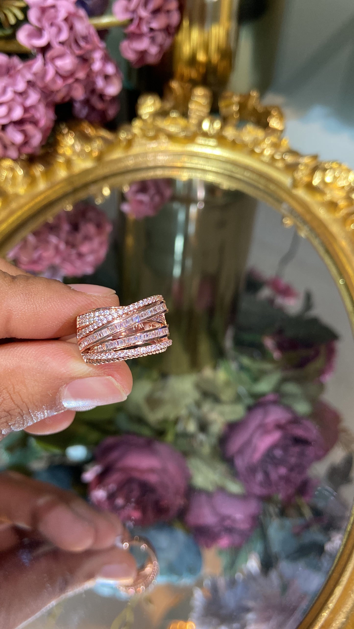 Criss cross band ring