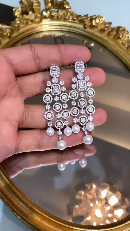 PEARL COCKTAIL EARRING