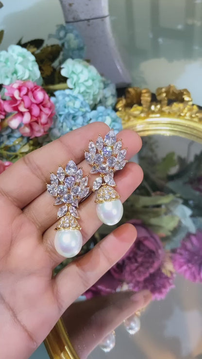 Pearl drop cocktail earrings 💙