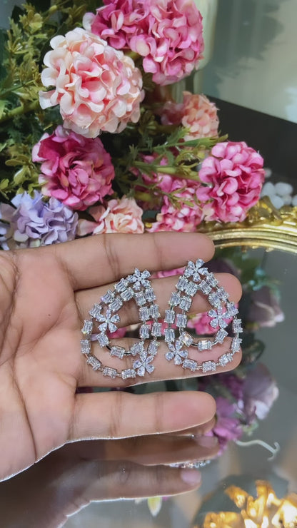 Floral cluster cocktail earrings 💙