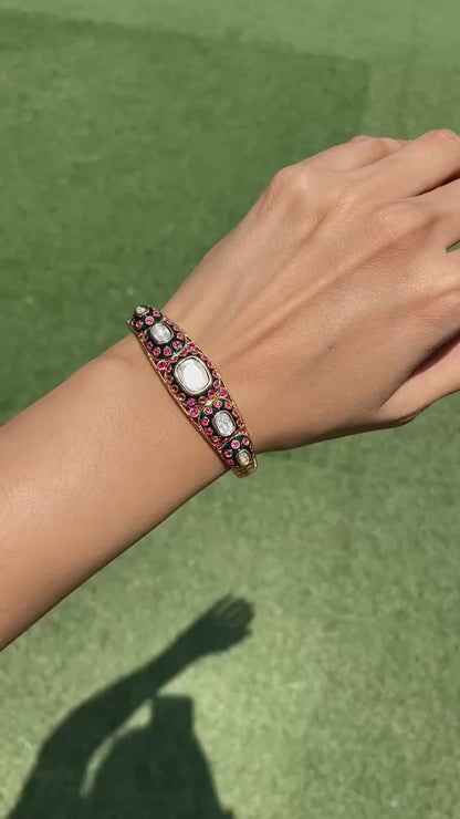 The Royal Bloom Antique Bracelet / Kada