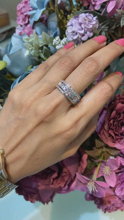Solitaire baguette ring