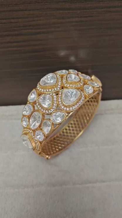Unshaped Moissanite Polki broad bracelet (openable)
