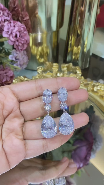 Statement Tear drop earring 🎀