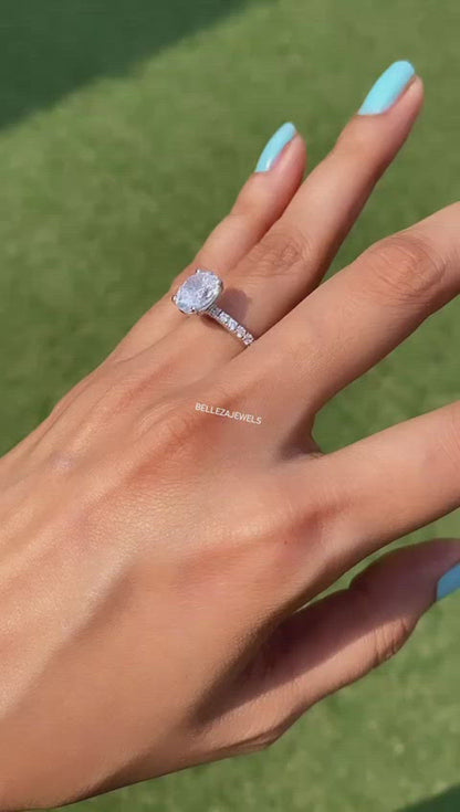 Oval soliatire ring ❄️