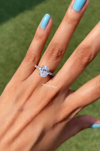 Oval soliatire ring ❄️