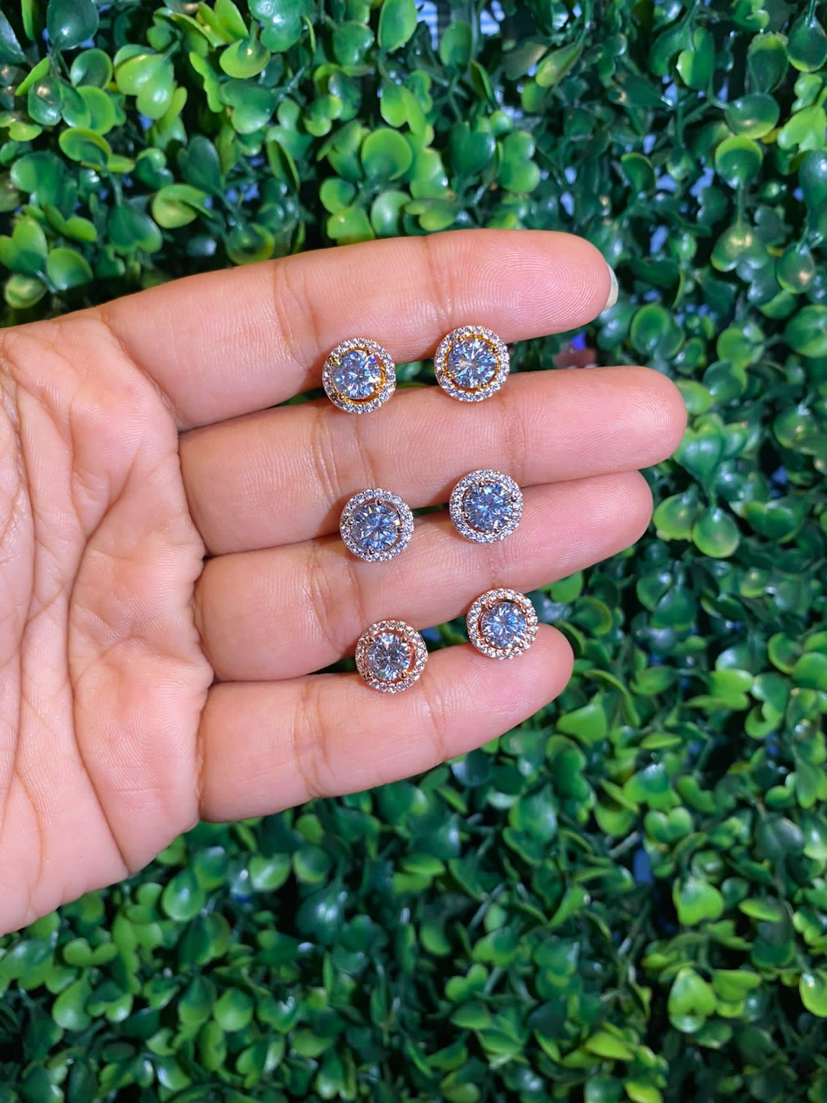6mm (1.25ct centre stone) Classic round halo earrings