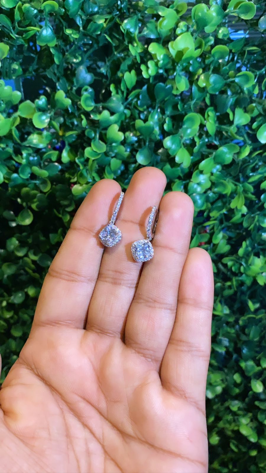 Cushion halo hoops