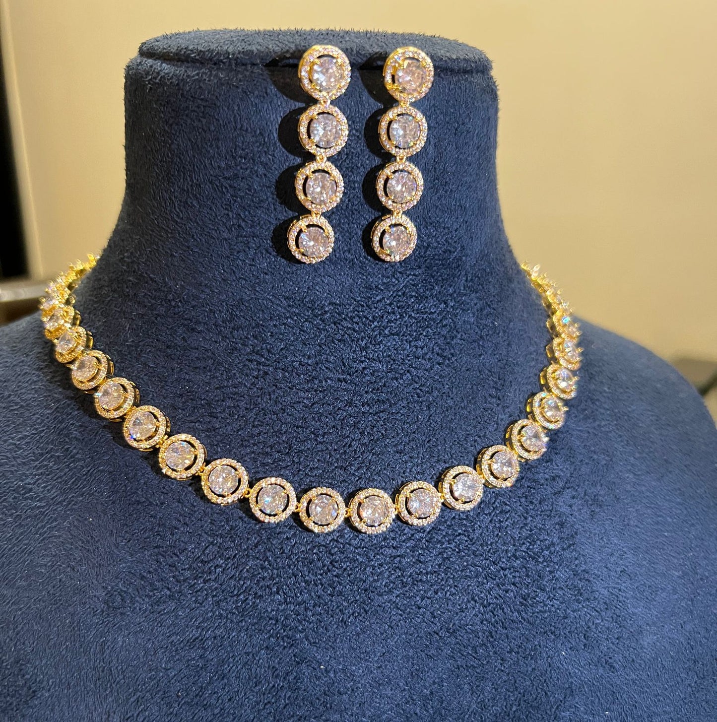 Small round halo neckalce set