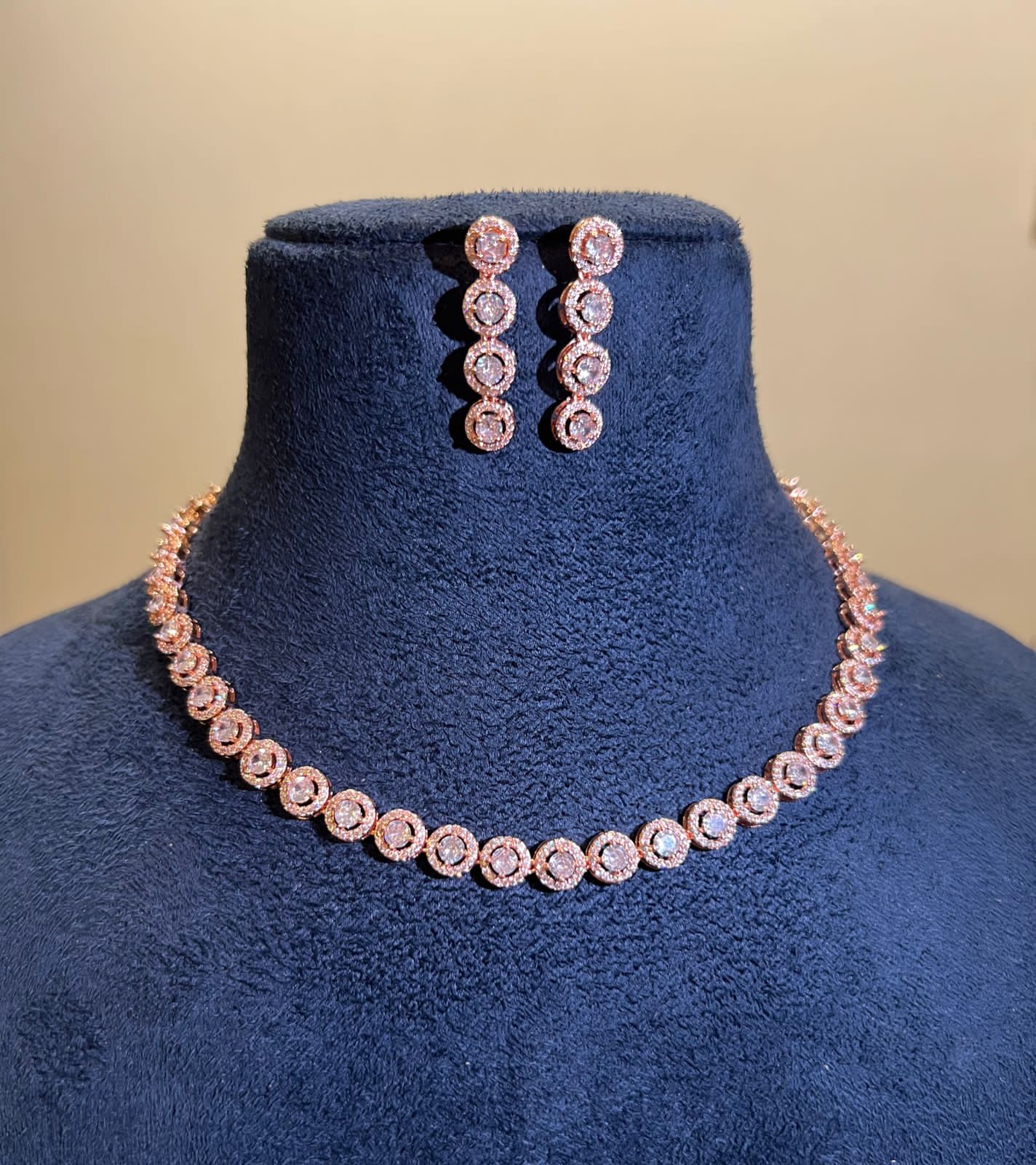 Small round halo neckalce set
